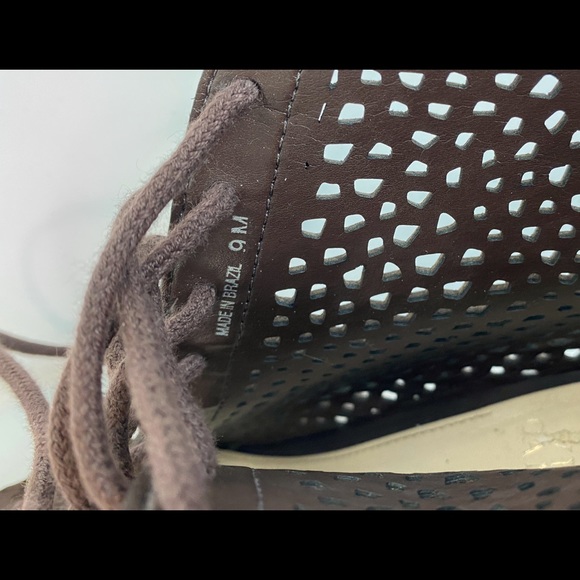 Vince Camuto Vince Tie Up Heels | Brown | Size 9 - Picture 5 of 6